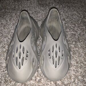 Yeezy Foam Runner Grey